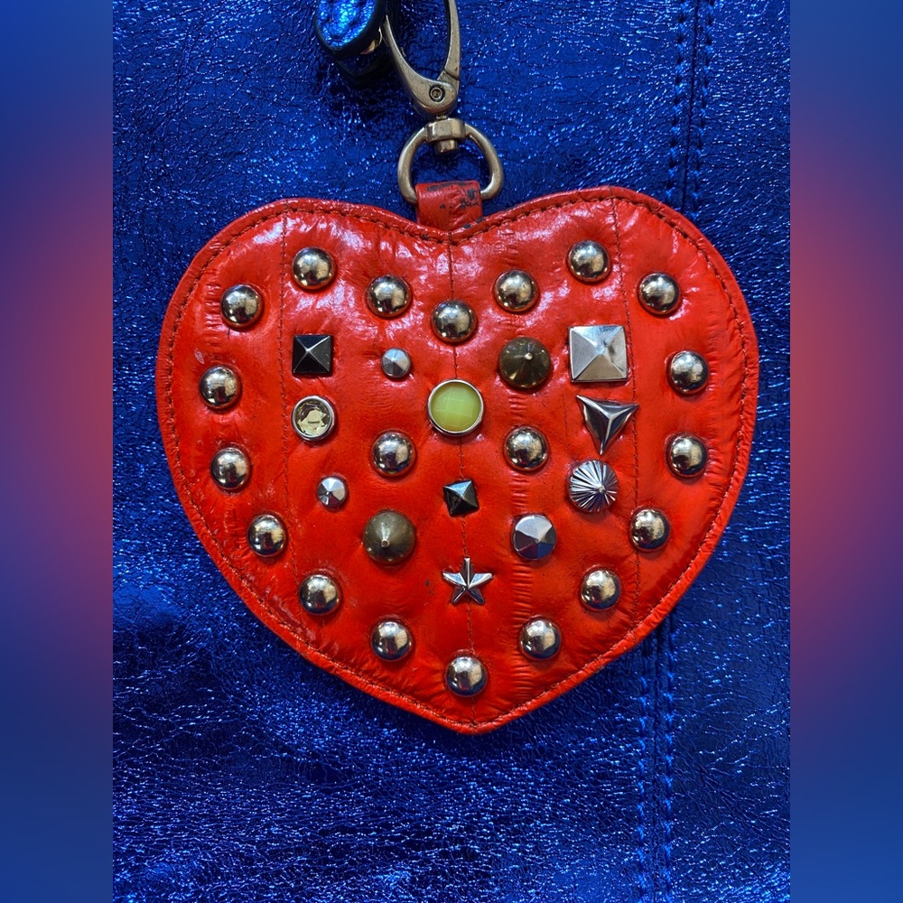 Gorgeous Essentiel Antwerp Blue Purse with Heart Keychain - Picture 14 of 16